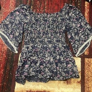 Floral light and airy top